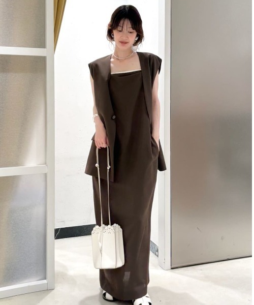 MIESROHE（ミースロエ）の「【LUMISHADE】フロントタックキャミワンピース（ワンピース・レディース・ライトベージュ/ブラウン・1/0）」の3枚目の写真