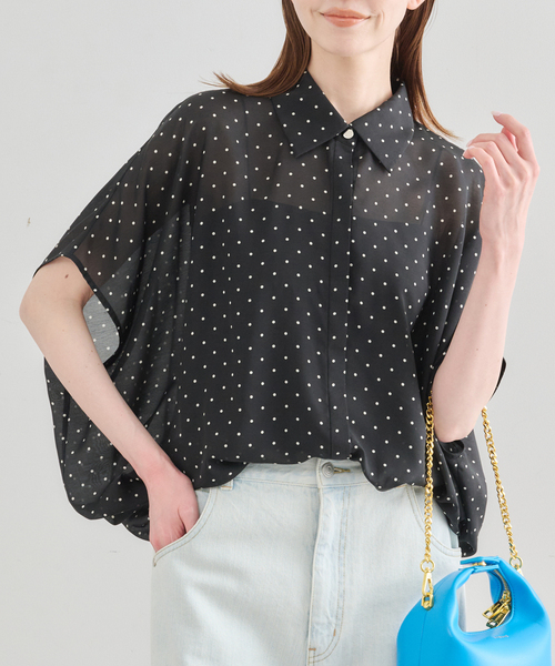 U by SPICK&SPAN(ユーバイスピックアンドスパン)の「《WEB限定 / 追加》襟つきドットブラウス(シャツ/ブラウス・レディース・ブラック・FREE)」の1枚目の写真