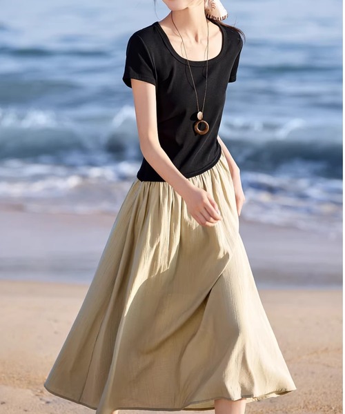 LUCPY(ラクピー)の「ナチュラルバイカラーリラックスワンピース(ワンピース・レディース・ブラック×カーキ・X-LARGE/LARGE/MEDIUM/SMALL)」の1枚目の写真