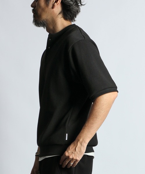 The DUFFER of ST.GEORGE(ザダファーオブセントジョージ)の「「AIR FLEX」HEAVY KANOKO RELAX FIT HENLEY-NECK TEE :セットアップ対応 機能素材「エアフレックス」鹿の子Tシャツ(Tシャツ/カットソー・メンズ・ブラック/ホワイト/ネイビー・X-LARGE/LARGE/MEDIUM/SMALL)」の10枚目の写真