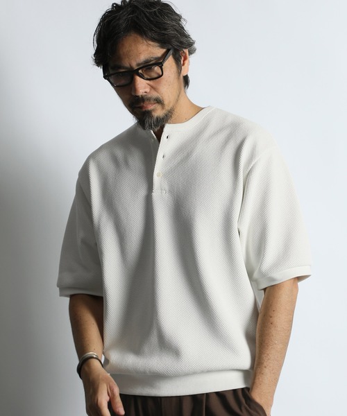 The DUFFER of ST.GEORGE(ザダファーオブセントジョージ)の「「AIR FLEX」HEAVY KANOKO RELAX FIT HENLEY-NECK TEE :セットアップ対応 機能素材「エアフレックス」鹿の子Tシャツ(Tシャツ/カットソー・メンズ・ブラック/ホワイト/ネイビー・X-LARGE/LARGE/MEDIUM/SMALL)」の4枚目の写真