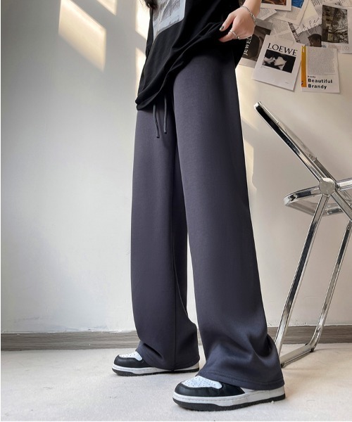 MELT（メルト）の「ワイドストレートスウェットパンツ（スウェットパンツ・レディース・ライトピンク/ネイビー/オフホワイト/ライトグレー/ブラック/モカ・M）」の5枚目の写真