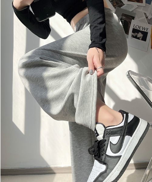 MELT（メルト）の「ワイドストレートスウェットパンツ（スウェットパンツ・レディース・ライトピンク/ネイビー/オフホワイト/ライトグレー/ブラック/モカ・M）」の13枚目の写真