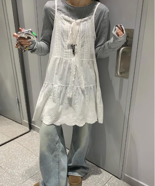 MELT(メルト)の「コットンレースキャミソールワンピース(ワンピース・レディース・ホワイト・FREE)」の3枚目の写真