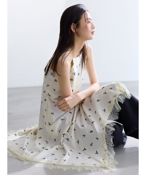 Mila Owen(ミラオーウェン)の「エンブロイダリーキャミワンピース(ワンピース・レディース・アイボリー/ブラック・0/1)」の6枚目の写真