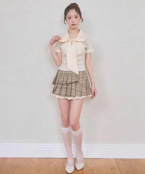 MAJESTIC LEGON(マジェスティックレゴン)の「裾フリルプリーツミニスカパン(スカート・レディース・ベージュ系その他2・MEDIUM)」の2枚目の写真