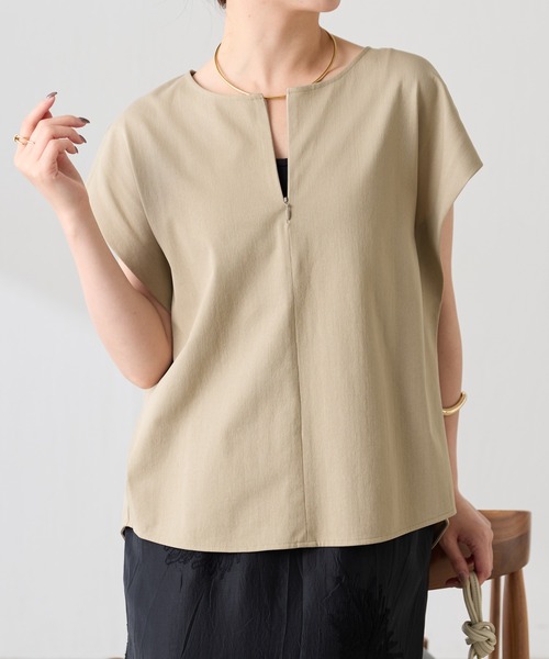 COLLAGE GALLARDAGALANTE（コラージュガリャルダガランテ）の「体型カバー/オフィスに使えるTシャツ/トリコットフレンチT/セットアップ可（Tシャツ/カットソー・レディース・ベージュ/ネイビー/オフホワイト・FREE）」の2枚目の写真