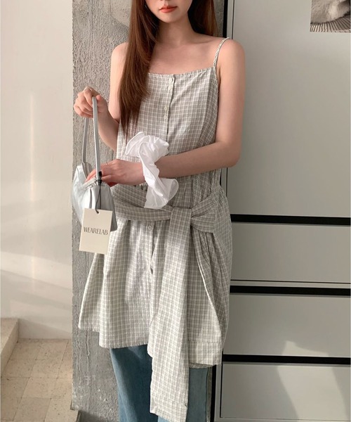 Chiina(チーナ)の「【Chiina】シャツ巻き風チェックキャミワンピ(チュニック・レディース・ブルー系/ブラック/オフホワイト・FREE)」の2枚目の写真