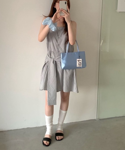 Chiina(チーナ)の「【Chiina】シャツ巻き風チェックキャミワンピ(チュニック・レディース・ブルー系/ブラック/オフホワイト・FREE)」の5枚目の写真