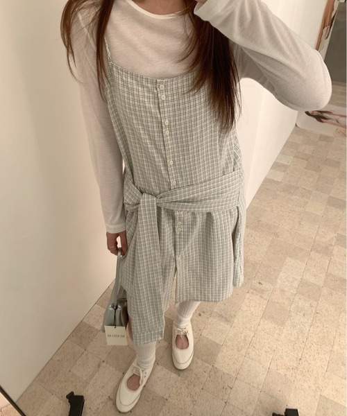 Chiina(チーナ)の「【Chiina】シャツ巻き風チェックキャミワンピ(チュニック・レディース・ブルー系/ブラック/オフホワイト・FREE)」の8枚目の写真