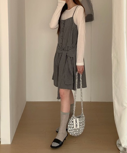 Chiina(チーナ)の「【Chiina】シャツ巻き風チェックキャミワンピ(チュニック・レディース・ブルー系/ブラック/オフホワイト・FREE)」の21枚目の写真