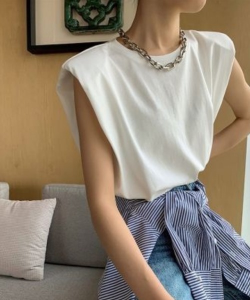 Ritzy（リッツィー）の「パッド付き肩デザイン ゆったりノースリーブトップス（Tシャツ/カットソー・レディース・ブラック/ホワイト・L/M）」の5枚目の写真
