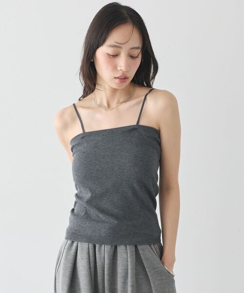 earth music&ecology(アースミュージックアンドエコロジー)の「カップ付シームレスキャミソール(キャミソール・レディース・ブラック/オフホワイト/グレー系その他2・FREE)」の1枚目の写真