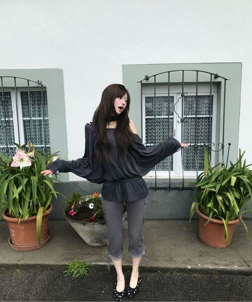 MIRECO(ミレコ)の「SHEER OFF-SHOULDER SLEEVE CHARCOAL(Tシャツ/カットソー・レディース・その他・FREE)」の6枚目の写真