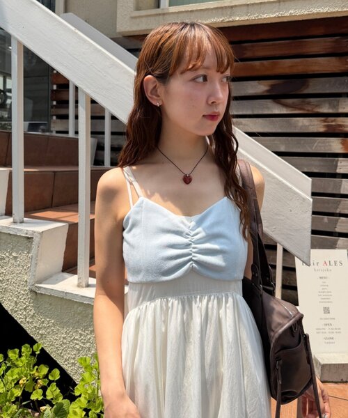w closet(ダブルクローゼット)の「フェイクスウェードリボンキャミ(シャツ/ブラウス・レディース・ブルー/アイボリー/キャメル・FREE)」の7枚目の写真