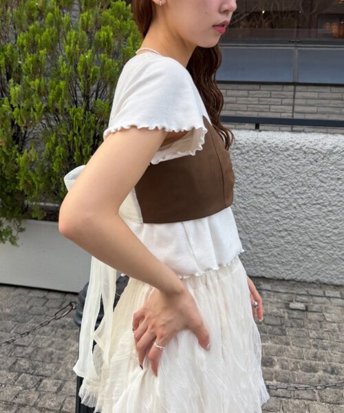 w closet(ダブルクローゼット)の「フェイクスウェードリボンキャミ(シャツ/ブラウス・レディース・ブルー/アイボリー/キャメル・FREE)」の13枚目の写真