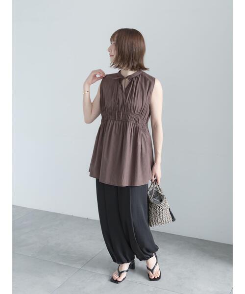 Te chichi(テチチ)の「シャーリング2WAYブラウス(シャツ/ブラウス・レディース・ブラウン/ブラック/ベージュ・F)」の7枚目の写真