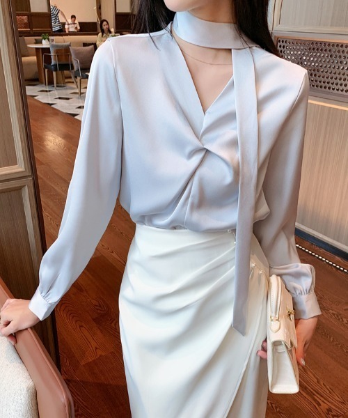 AMAJI(アマジ)の「ボウタイ サテン長袖シャツ(シャツ/ブラウス・レディース・ライトブルー/ブラック・SMALL/MEDIUM/LARGE/X-LARGE)」の5枚目の写真