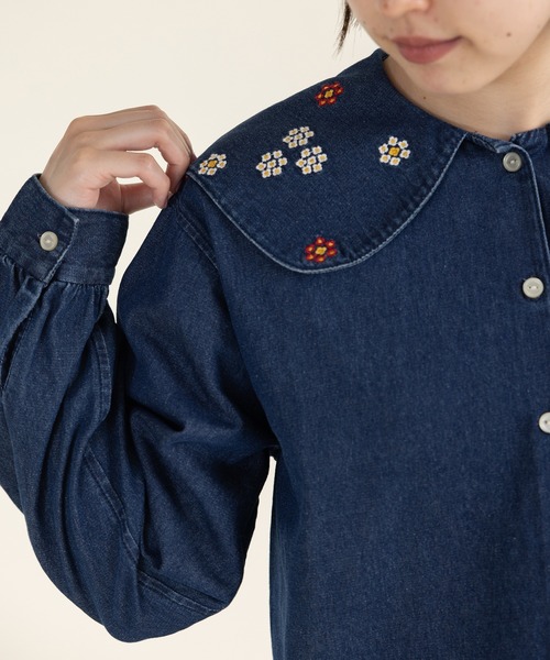 PAR ICI(パーリッシィ)の「アリッサム刺繍 フラットカラーブラウス(シャツ/ブラウス・レディース・ネイビー/ホワイト・FREE)」の4枚目の写真