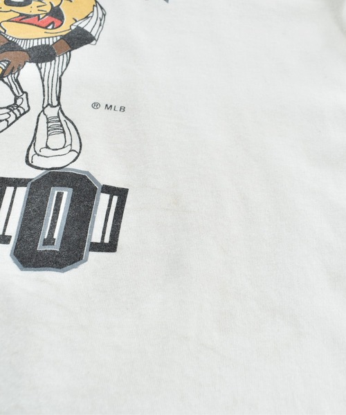 LABORATORY R(ラボラトリーアール)の「【USED】90’s Looney Tunes ”MLB CHICAGO WHITE SOX” キャラクター Tシャツ USA製(Tシャツ/カットソー・メンズ・ホワイト・X-LARGE)」の4枚目の写真