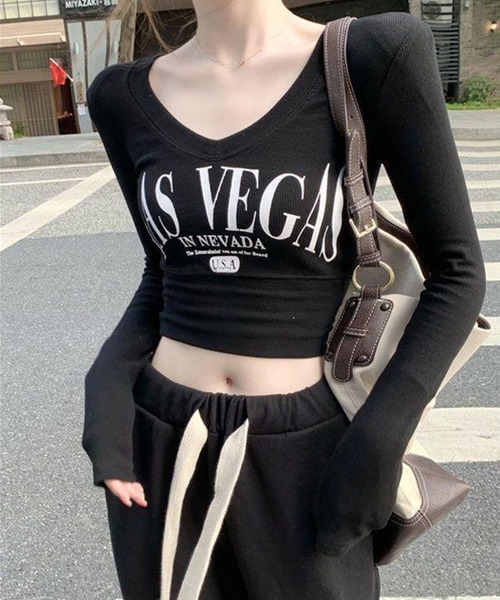 VIBGYOR(ヴィブジョー)の「【EIZZ/アイズ】LAS VEGAS ロゴプリント 深Vネック クロップド 長袖 Tシャツ(Tシャツ/カットソー・レディース・ホワイト/ブラック・FREE)」の9枚目の写真