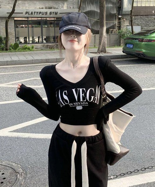 VIBGYOR(ヴィブジョー)の「【EIZZ/アイズ】LAS VEGAS ロゴプリント 深Vネック クロップド 長袖 Tシャツ(Tシャツ/カットソー・レディース・ホワイト/ブラック・FREE)」の6枚目の写真