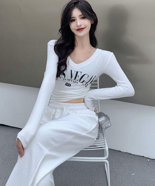 VIBGYOR(ヴィブジョー)の「【EIZZ/アイズ】LAS VEGAS ロゴプリント 深Vネック クロップド 長袖 Tシャツ(Tシャツ/カットソー・レディース・ホワイト/ブラック・FREE)」の11枚目の写真