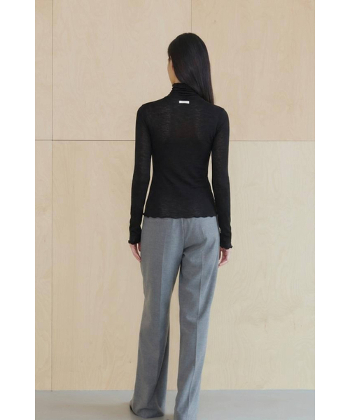 KUME(クメ)の「レイヤードタートルネックトップ(ブラック)(Tシャツ/カットソー・レディース・その他・SMALL/MEDIUM)」の3枚目の写真