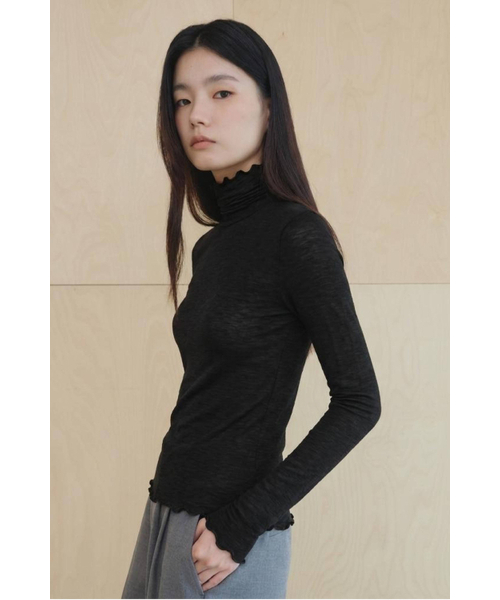KUME(クメ)の「レイヤードタートルネックトップ(ブラック)(Tシャツ/カットソー・レディース・その他・SMALL/MEDIUM)」の4枚目の写真