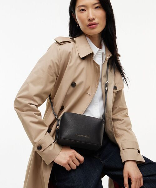 TOMMY HILFIGER(トミーヒルフィガー)の「モダンカメラバッグ(ショルダーバッグ・レディース・ブラック/アイボリー・FREE)」の3枚目の写真