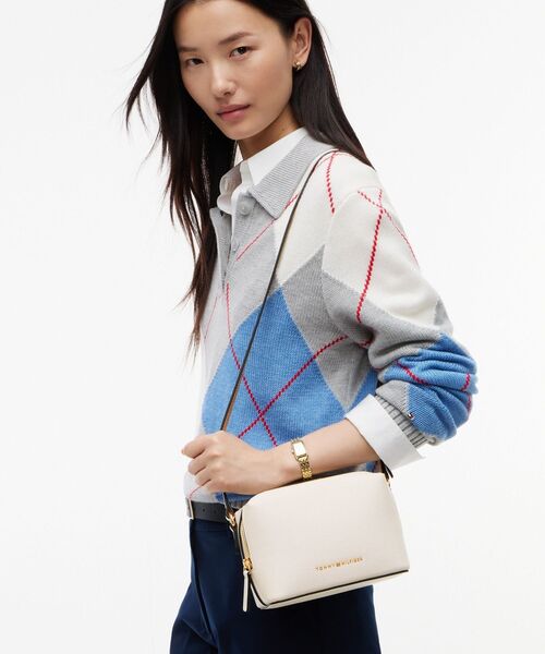 TOMMY HILFIGER(トミーヒルフィガー)の「モダンカメラバッグ(ショルダーバッグ・レディース・ブラック/アイボリー・FREE)」の8枚目の写真