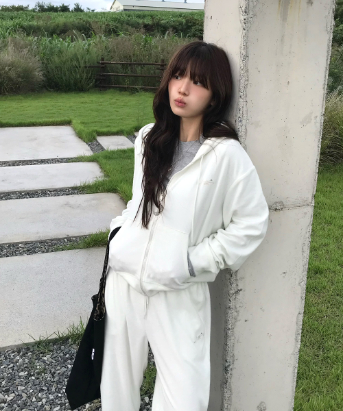 MONGDOL(モンドル)の「ソフトエッセンシャルフーディージップアップ アイボリー MDTS104IVORY(パーカー・レディース・その他・F)」の1枚目の写真