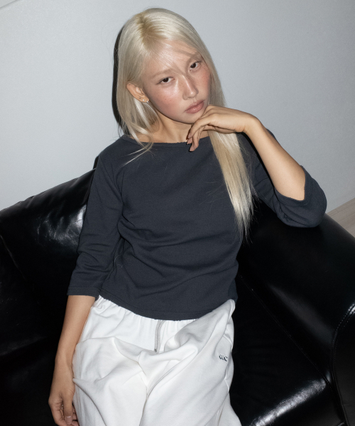 CHICKS(チックス)の「JUDY X CHICKS URBAN クラック 7分袖 チャコール(Tシャツ/カットソー・レディース・チャコール・ONE SIZE)」の3枚目の写真