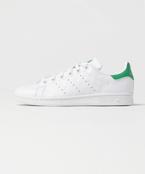 adidas（アディダス）の「オリジナルス スタンスミス [STAN SMITH W]（スニーカー・レディース・ホワイト×グリーン・22.5cm/22.0cm/24.0cm/25.0cm/24.5cm/23.5cm/25.5cm/23.0cm）」の2枚目の写真