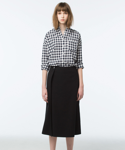 koe×THOM BROWNE（コエトムブラウン）の「[koe×THOM BROWNE]WOMENS SEERSUCKER WRAP SKIRT（スカート・レディース・ネイビー・LARGE/MEDIUM/SMALL）」の19枚目の写真