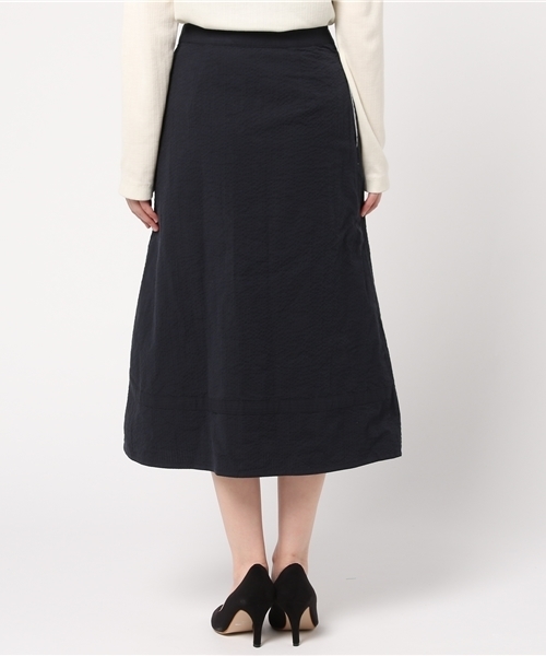 koe×THOM BROWNE（コエトムブラウン）の「[koe×THOM BROWNE]WOMENS SEERSUCKER WRAP SKIRT（スカート・レディース・ネイビー・LARGE/MEDIUM/SMALL）」の10枚目の写真