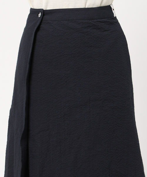 koe×THOM BROWNE（コエトムブラウン）の「[koe×THOM BROWNE]WOMENS SEERSUCKER WRAP SKIRT（スカート・レディース・ネイビー・LARGE/MEDIUM/SMALL）」の11枚目の写真