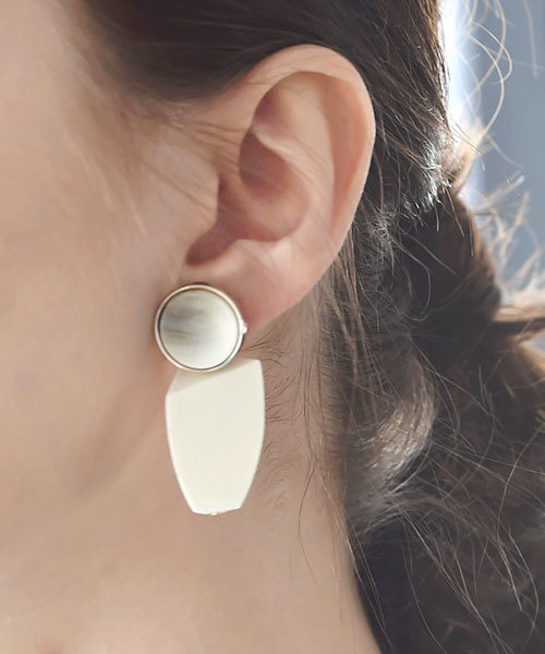 marjour（マージュール）の「ブロックウッドピアス（リング・レディース・オフホワイト/グレー/カーキ・ﾌﾘ-）」の6枚目の写真