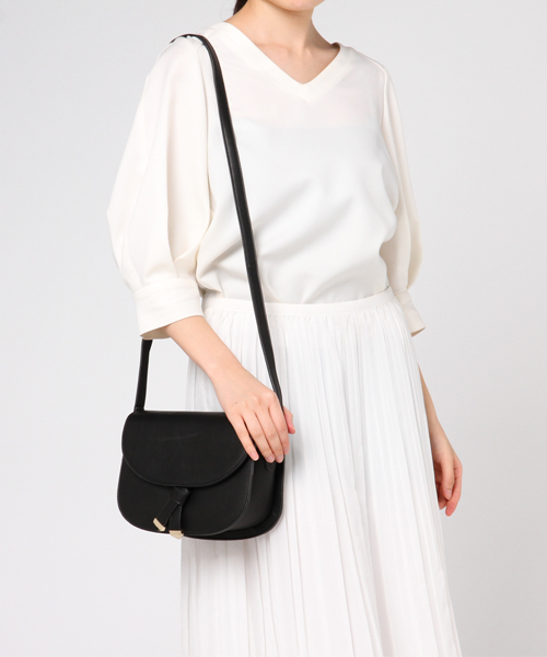 PLAIN CLOTHING（プレーンクロージング）の「Fレザーラウンドショルダーバッグ【PLAIN CLOTHING】（ショルダーバッグ・レディース・ベージュ/ブラック/アイボリー/ライトブルー・FREE）」の17枚目の写真