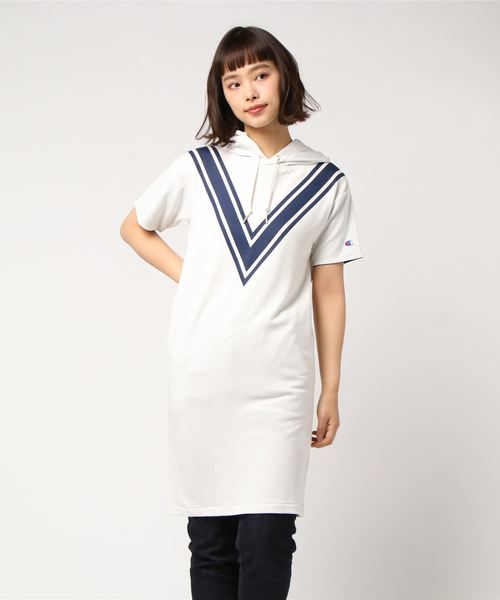 Champion（チャンピオン）の「【Champion/チャンピオン】レディース アクティブスタイル スウェットパーカーワンピース（ワンピース・レディース・ネイビー/ホワイト/ブルー/レッド/グレー・LARGE/MEDIUM）」の2枚目の写真