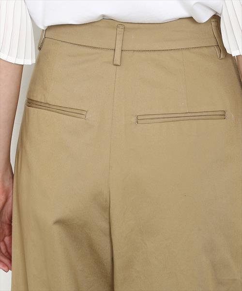 ADAM ET ROPE'(アダムエロペ)の「2タックワイドチノパンツ(その他パンツ・レディース・ベージュ/ホワイト・36/38)」の7枚目の写真