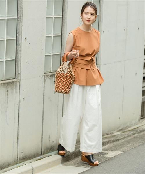 ADAM ET ROPE'(アダムエロペ)の「2タックワイドチノパンツ(その他パンツ・レディース・ベージュ/ホワイト・36/38)」の18枚目の写真