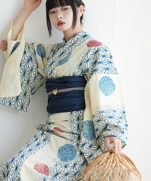 utatane(ウタタネ)の「浴衣3点セット 綿麻 紺色の麻の葉と鞠(浴衣・レディース・ナチュラル・FREE)」の2枚目の写真