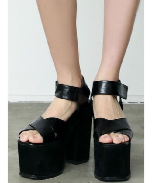 EMODA（エモダ）の「ハイヒールコンビシューズ（サンダル・レディース・ブラック/パープル/ブラウン・SMALL/MEDIUM/LARGE）」の2枚目の写真