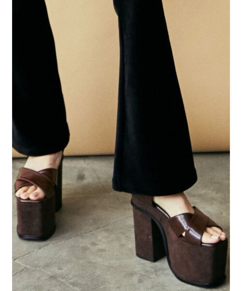 EMODA（エモダ）の「ハイヒールコンビシューズ（サンダル・レディース・ブラック/パープル/ブラウン・SMALL/MEDIUM/LARGE）」の18枚目の写真