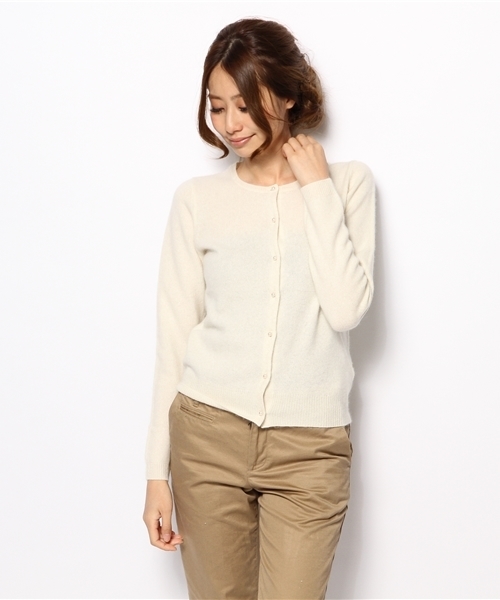 green label relaxing（グリーンレーベルリラクシング）の「GO W/RAC C/N パールBTN カーディガン（カーディガン/ボレロ・レディース・ライトグレー/ベージュ/ネイビー/パープル/オフホワイト/ワインレッド/ロイヤルブルー/その他1/ピンク・38/40）」の2枚目の写真