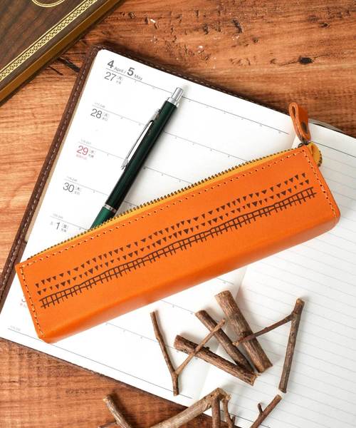 Add+�i�A�b�h�j�́u��Add+ TOCHIGI LEATHER�����U�[�y���P�[�X�iM�j �Ȗ؃��U�[ ����MADE IN JAPAN���i�X�e�[�V���i���[�j�v�b�L������