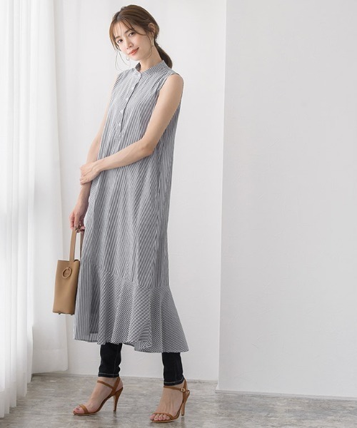 Pierrot(ピエロ)の「フレア切り替えノーカラーワンピース(ワンピース・レディース・ブルー/ネイビー・MEDIUM/LARGE)」の1枚目の写真