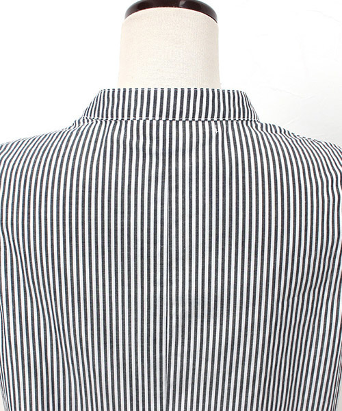 Pierrot(ピエロ)の「フレア切り替えノーカラーワンピース(ワンピース・レディース・ブルー/ネイビー・MEDIUM/LARGE)」の4枚目の写真