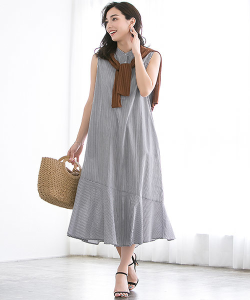Pierrot(ピエロ)の「フレア切り替えノーカラーワンピース(ワンピース・レディース・ブルー/ネイビー・MEDIUM/LARGE)」の21枚目の写真